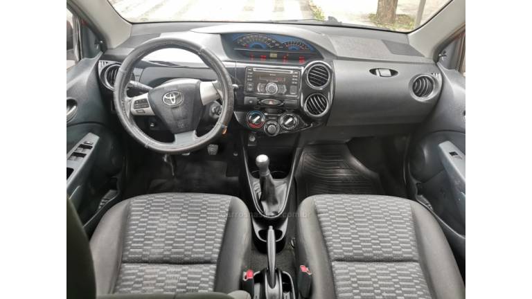 TOYOTA - ETIOS - 2014/2014 - Vinho - R$ 44.900,00