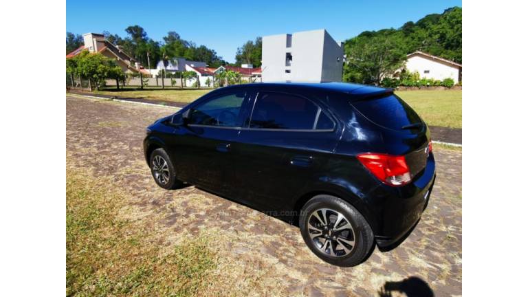 CHEVROLET - ONIX - 2014/2015 - Preta - R$ 53.900,00